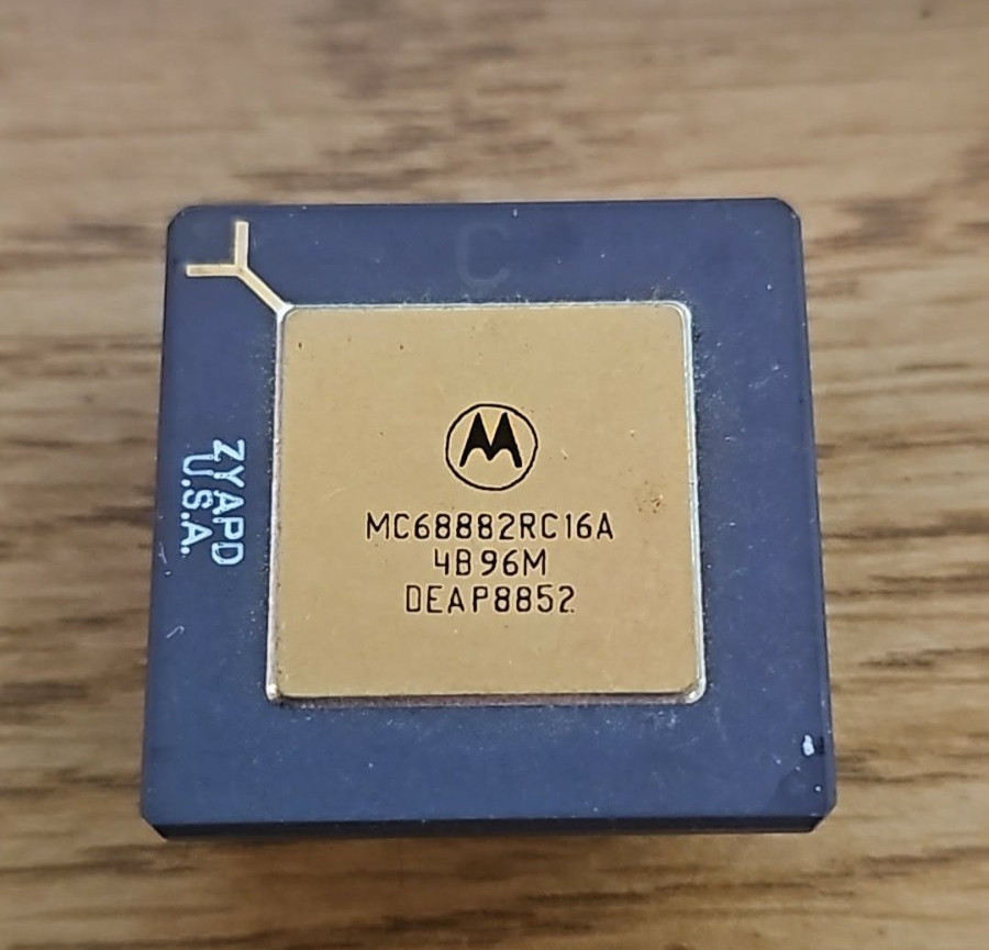 Vintage Retro MC68882RC16A IC FLOATING-POINT COPROC 68-PGA Macintosh Amiga Atari