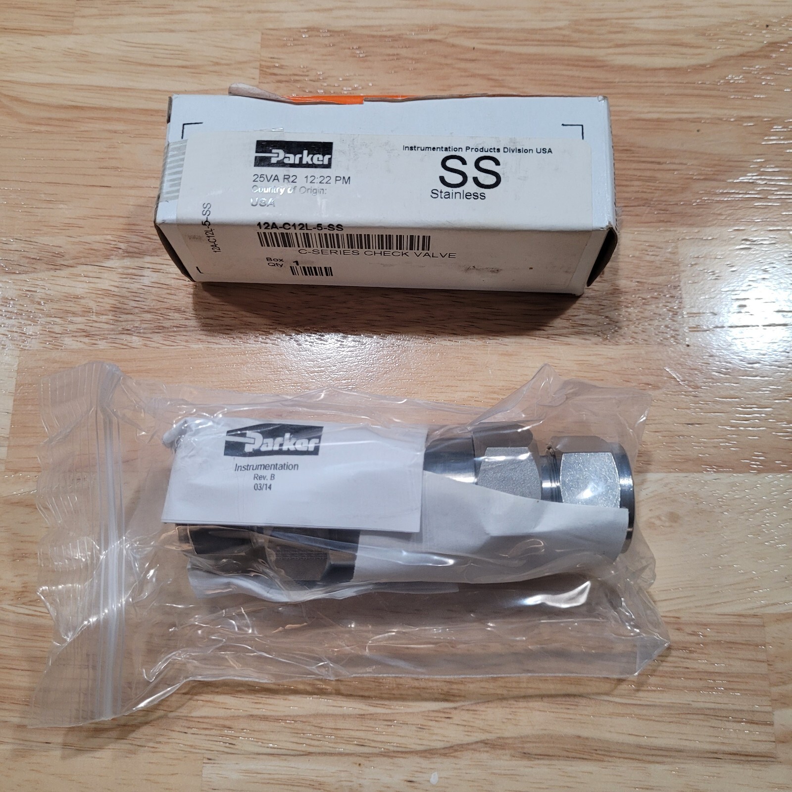 PARKER 12A-C12L-5-SS STAINLESS STEEL CHECK VALVE *NEW IN BOX*