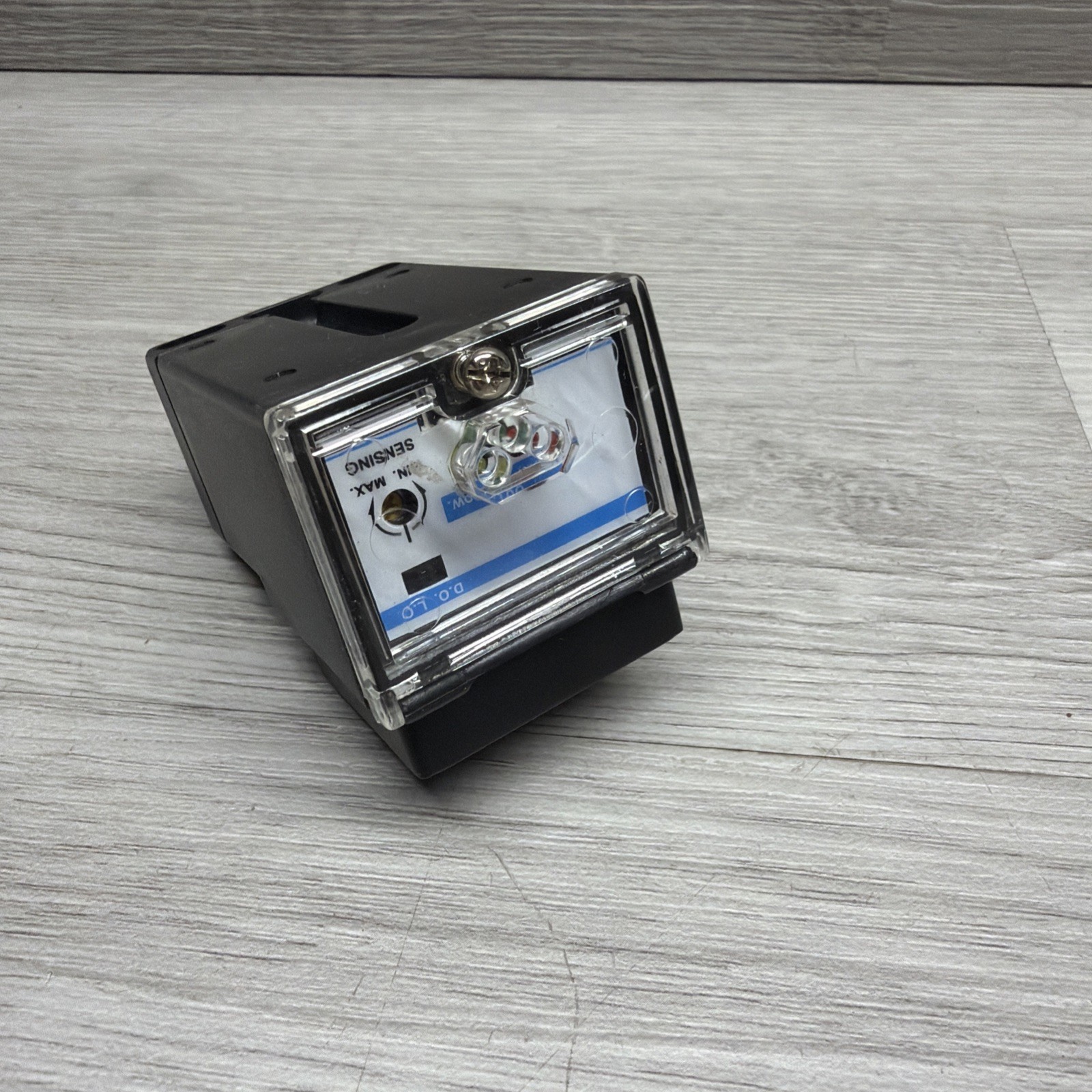 Eaton 1351E-6547 Photoelectric Sensor, 10 FT Diffuse Reflective, No Hardware