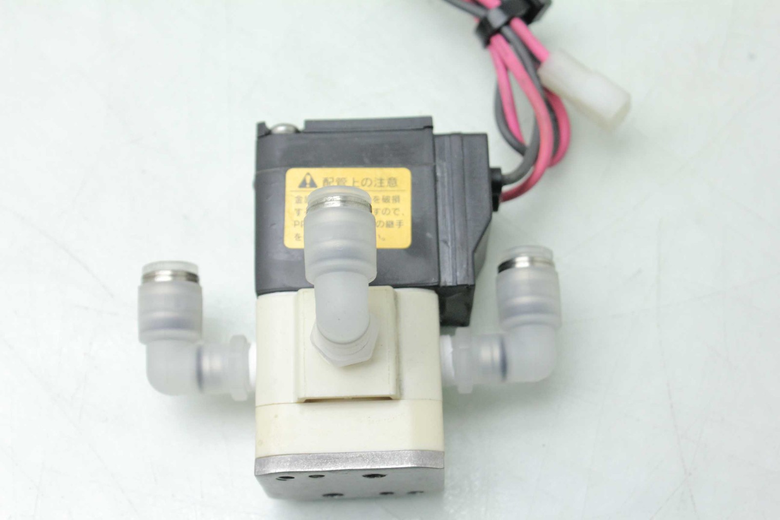 CKD MEG2-6-DC24V Three Way Solenoid Valve 24V DC Coil 3 Port / 1/8″ RC Port
