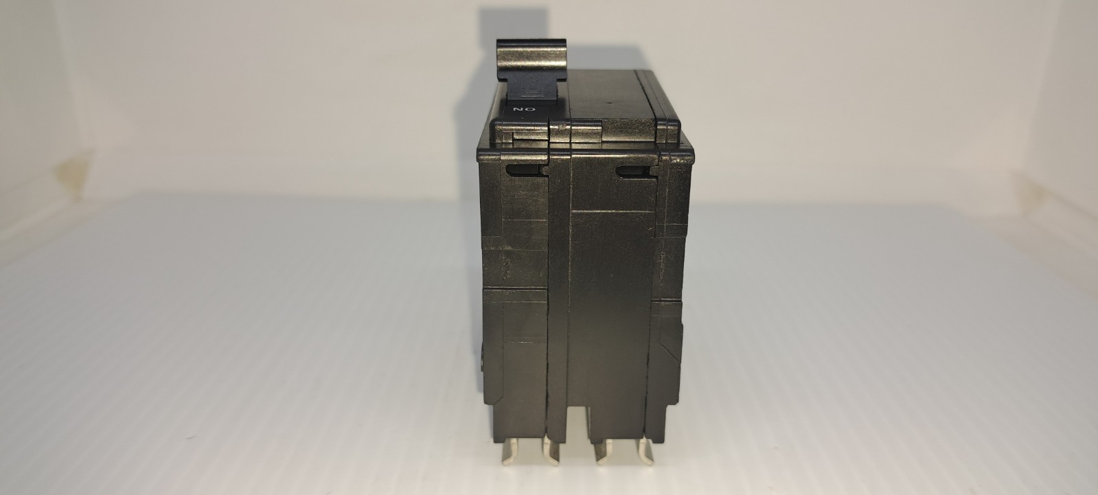 SQUARE D QO230 30 Amp 2 Pole 120/240V Type QO Circuit Breaker Yellow Face