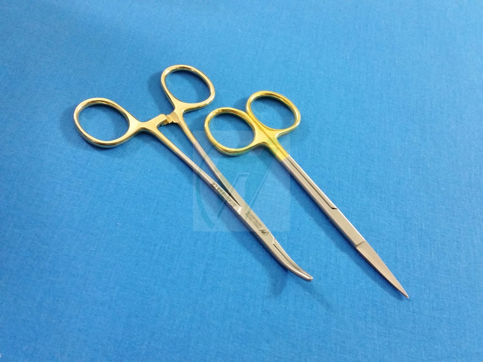 GOLD HANDLE MOSQUITO HEMOSTAT CURVED 5″ + IRIS DISSECTING SCISSORS 4.5″ STRAIGHT