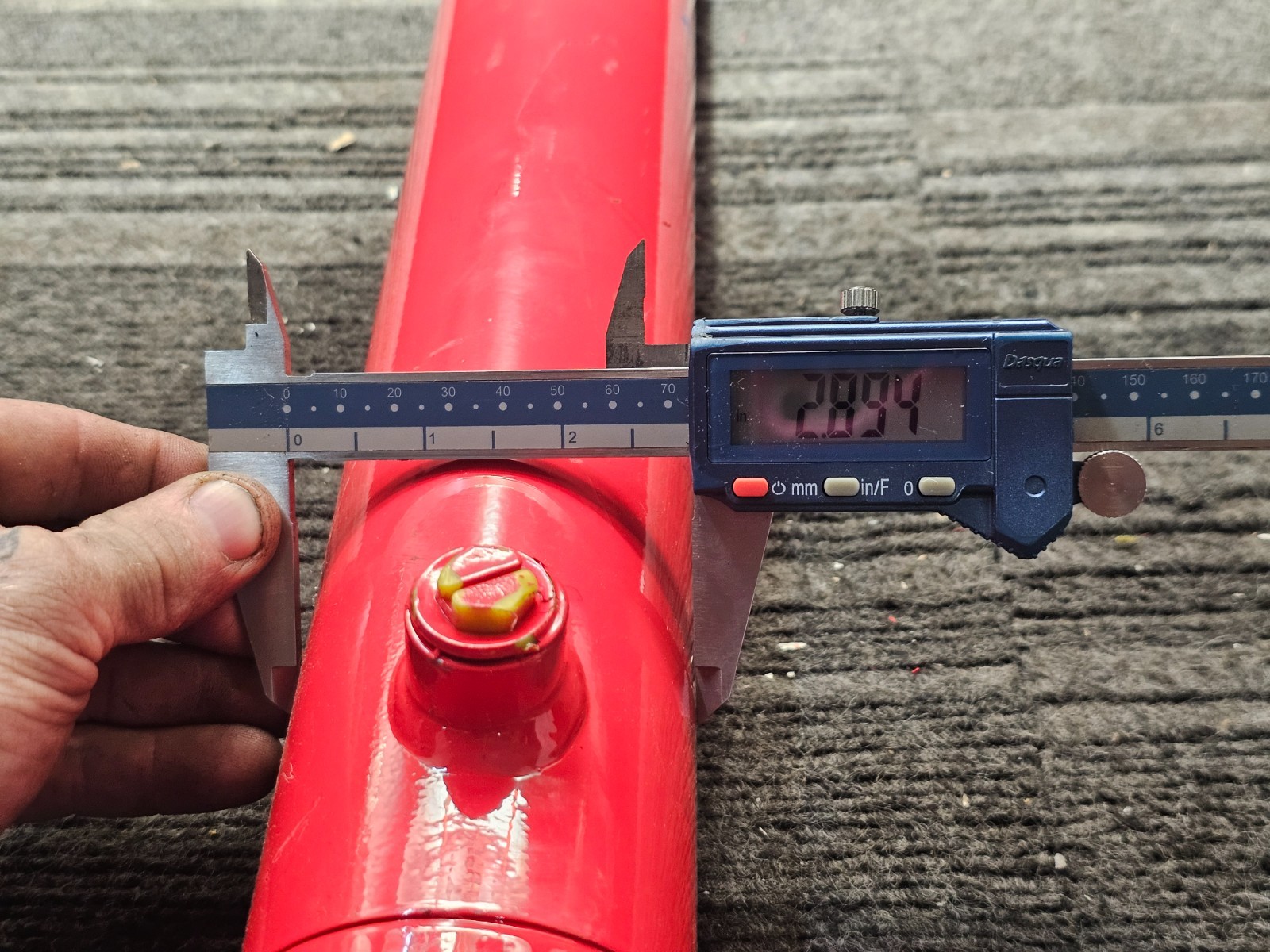 Hydraulic Welded DBL-ActingCylinder 2.89″ OD x 22″ Retracted Length x 1.26″ Rod