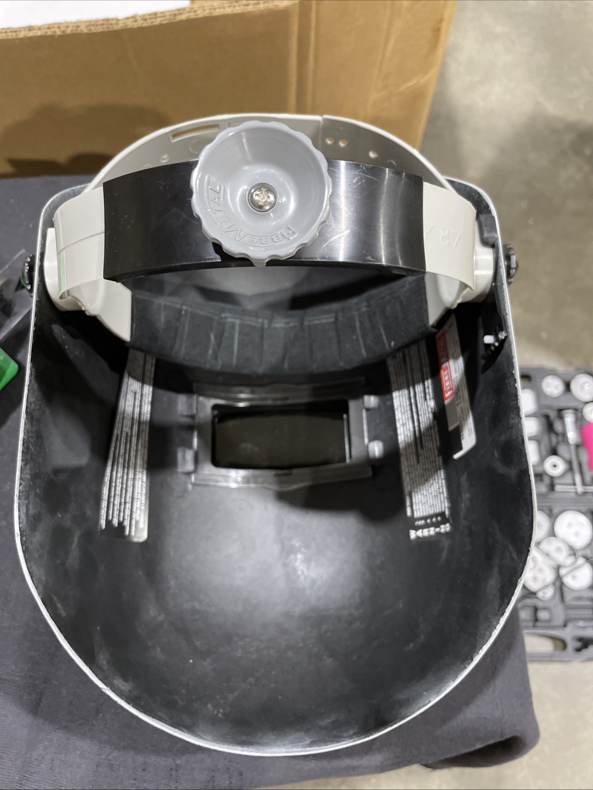Fibre-Metal Pipeliner Fiberglass Welding Helmet with Ratcheting Headgear (110WH)