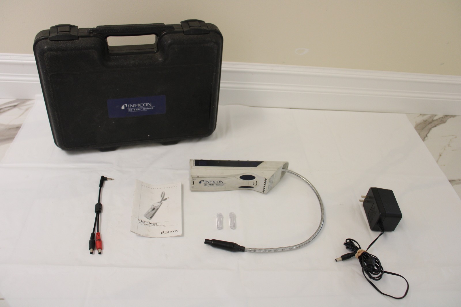 INFICON D-TEK Select Refrigerant Leak Detector with CASE “TESTED WORKING”