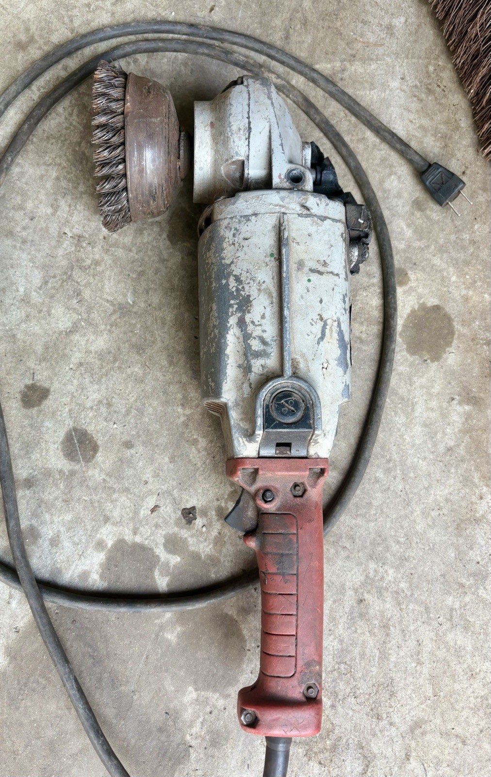 VINTAGE MILWAUKEE HEAVY DUTY SANDER – ROUGH EXTERIOR – RUNS STRONG