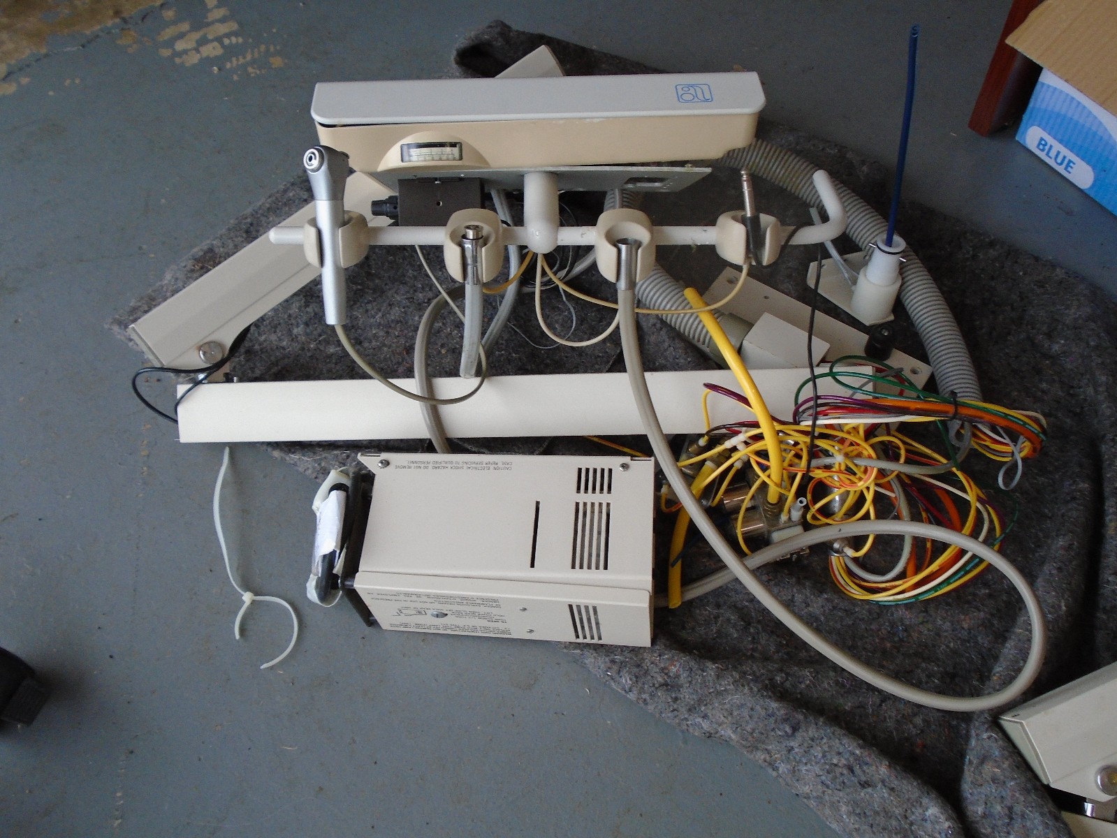 Adec 3045 doctors delivery unit used
