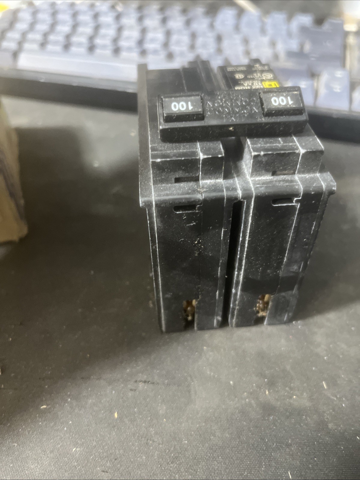 Square D HOM2100 Circuit Breaker 2 Pole 100 Amp