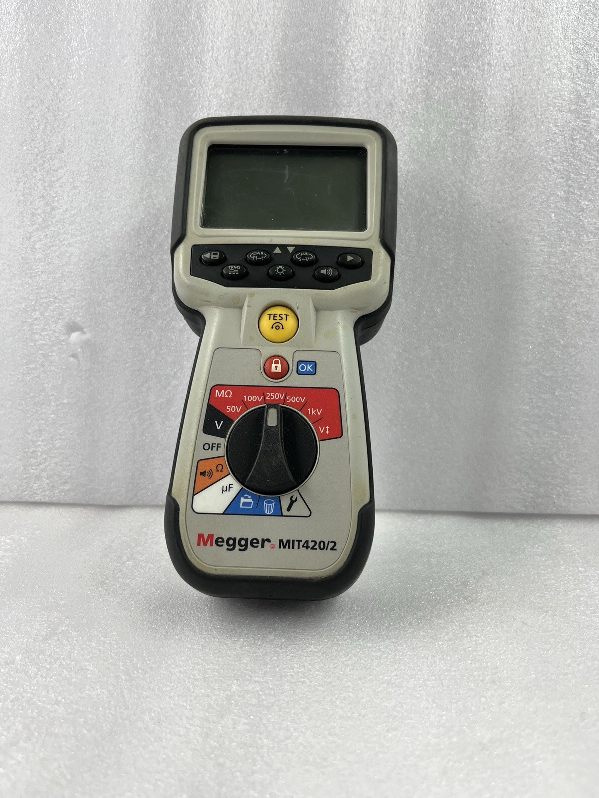 MEGGER INSULATION AND CONTINUITY TESTER CAT IV 600V MIT420/2 GRAY (FOR PARTS)
