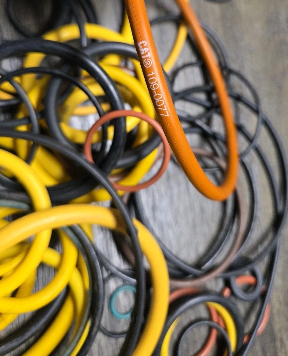 HUGE LOT OF 50+ Variety CATERPILLAR O RINGS