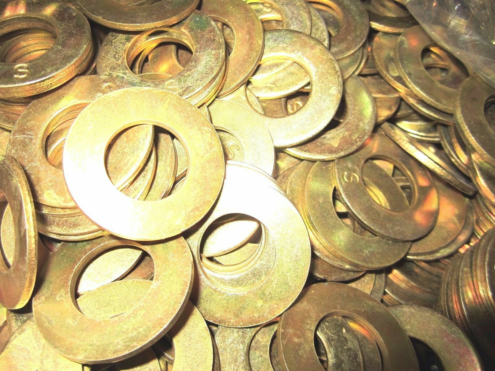 5/8 Grade 8 SAE Flat Washers Yellow Zinc 300 Pieces