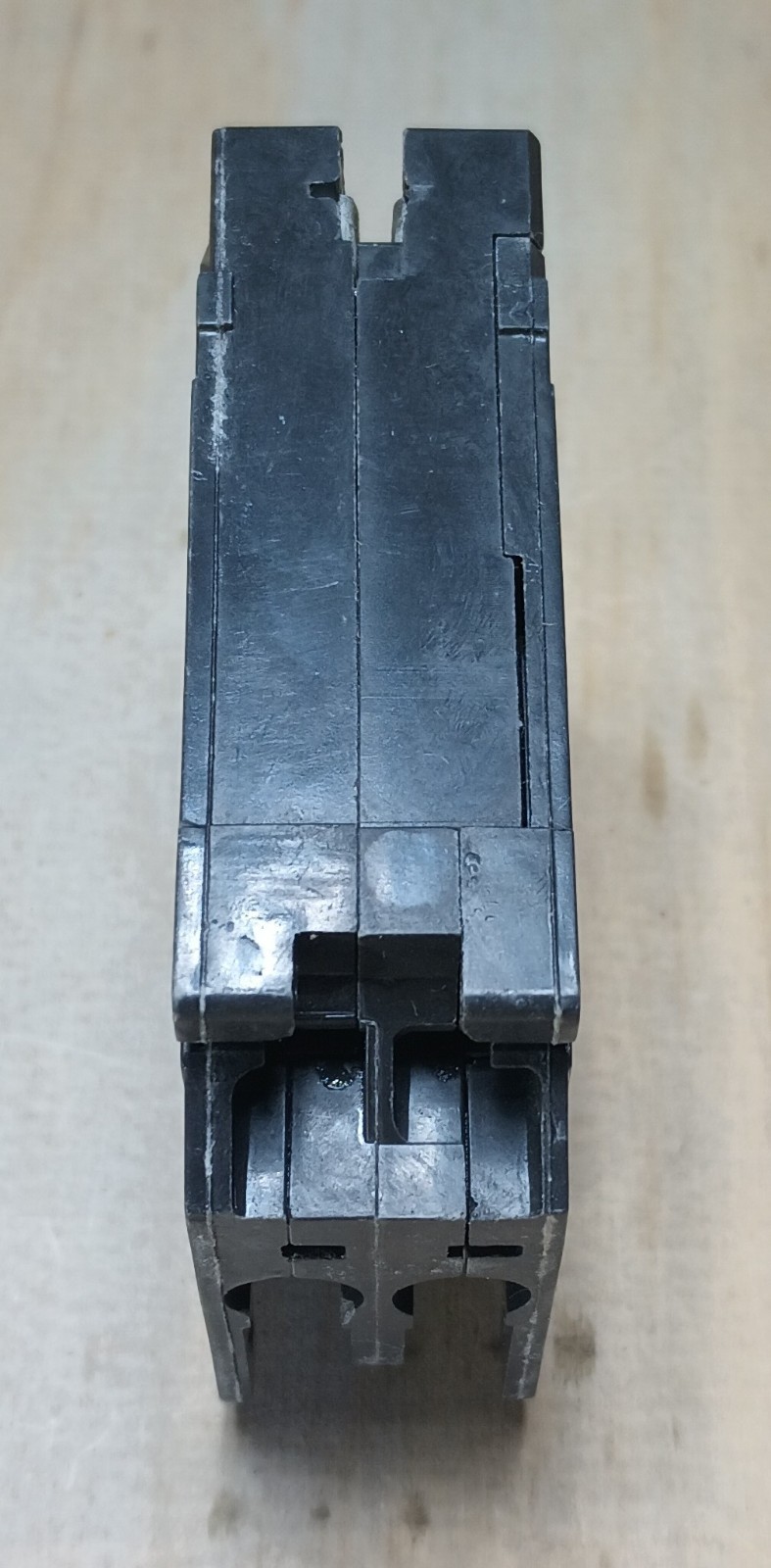 Eaton BR2020 Tandem Breaker