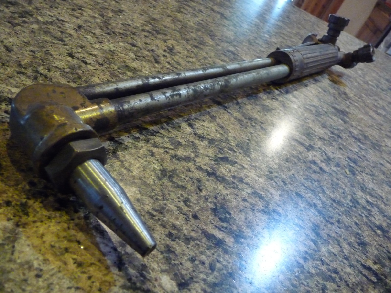 .ESAB Oxweld C-32 (90deg)Angle Head Cutting Torch 20″ Heavy Duty