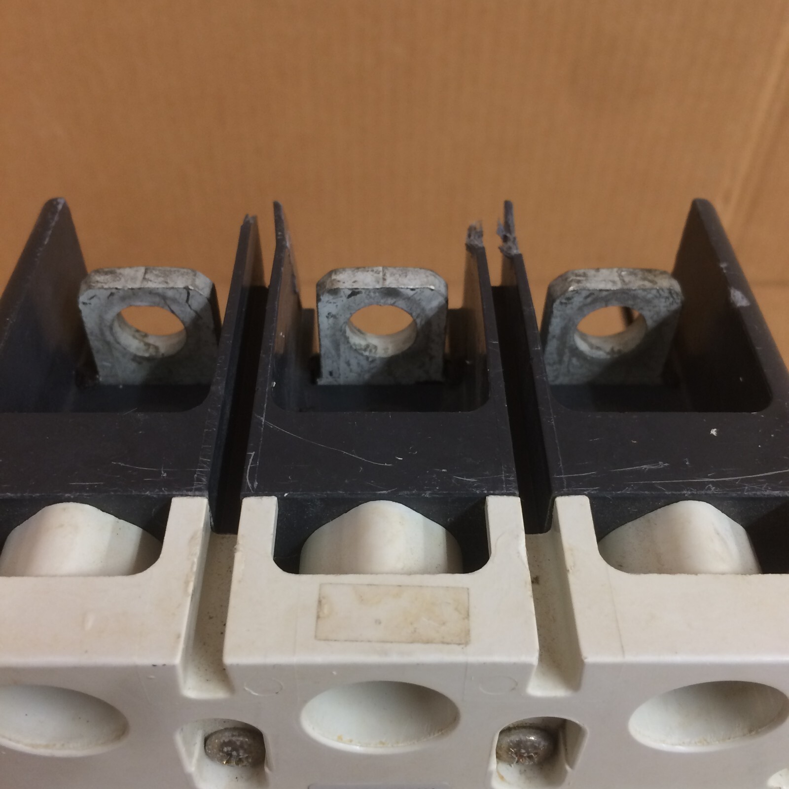 Eaton Cutler Hammer L630H LGH3630NN 600amp 3pole circuit breaker 480V 3P NICE!