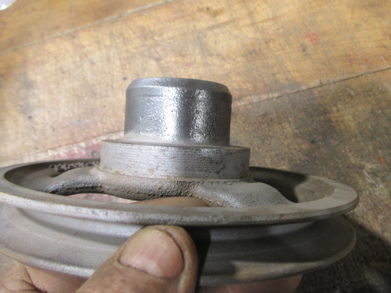 MASSEY FERGUSON 50, CRANKSHAFT PULLEY FOR CONTINENTAL 134 GAS, #1750076M1 USED