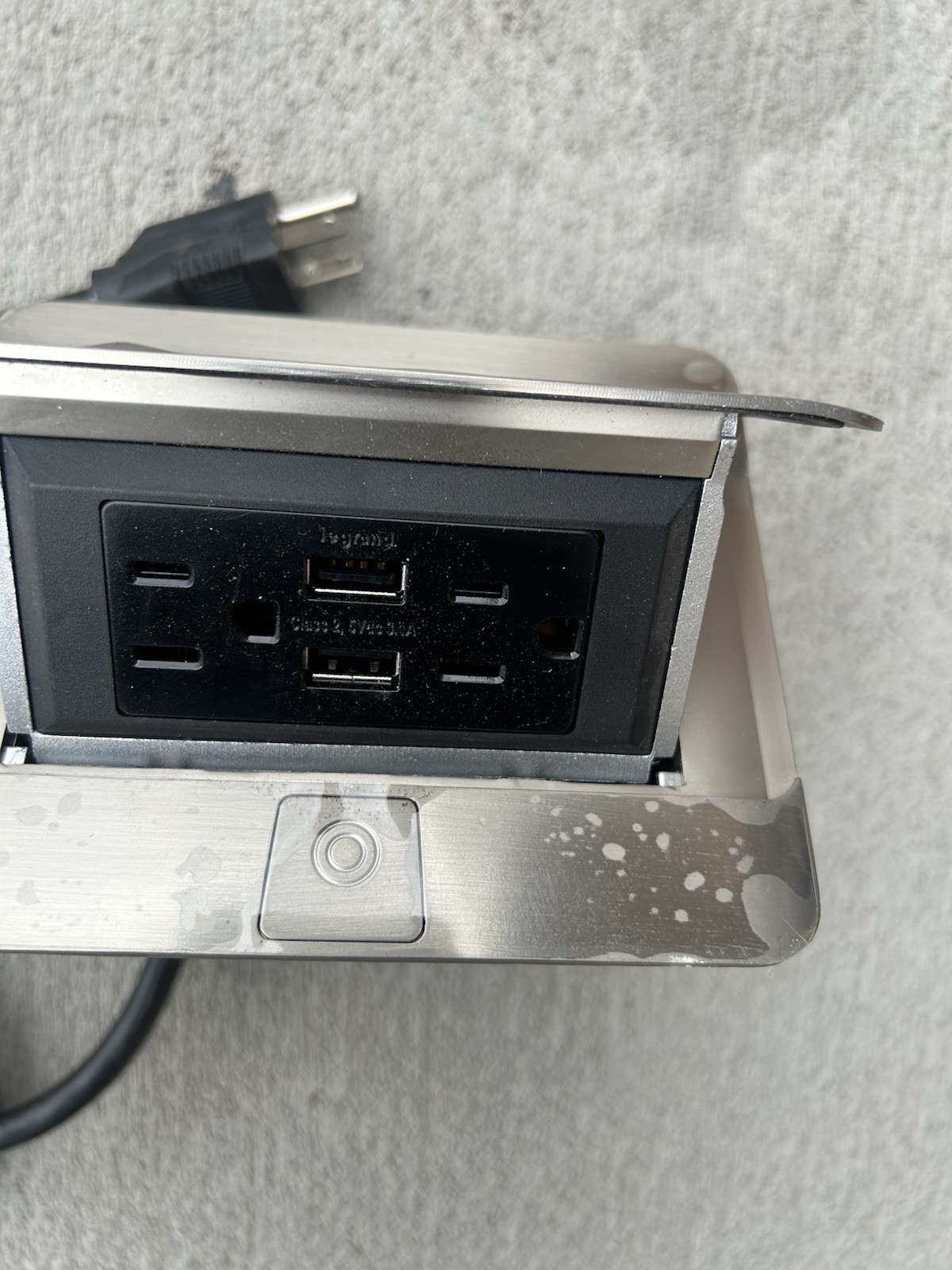 Legrand Wiremold DQFP15UST DeQuorum 15A Pop Up Table Box USB Charging