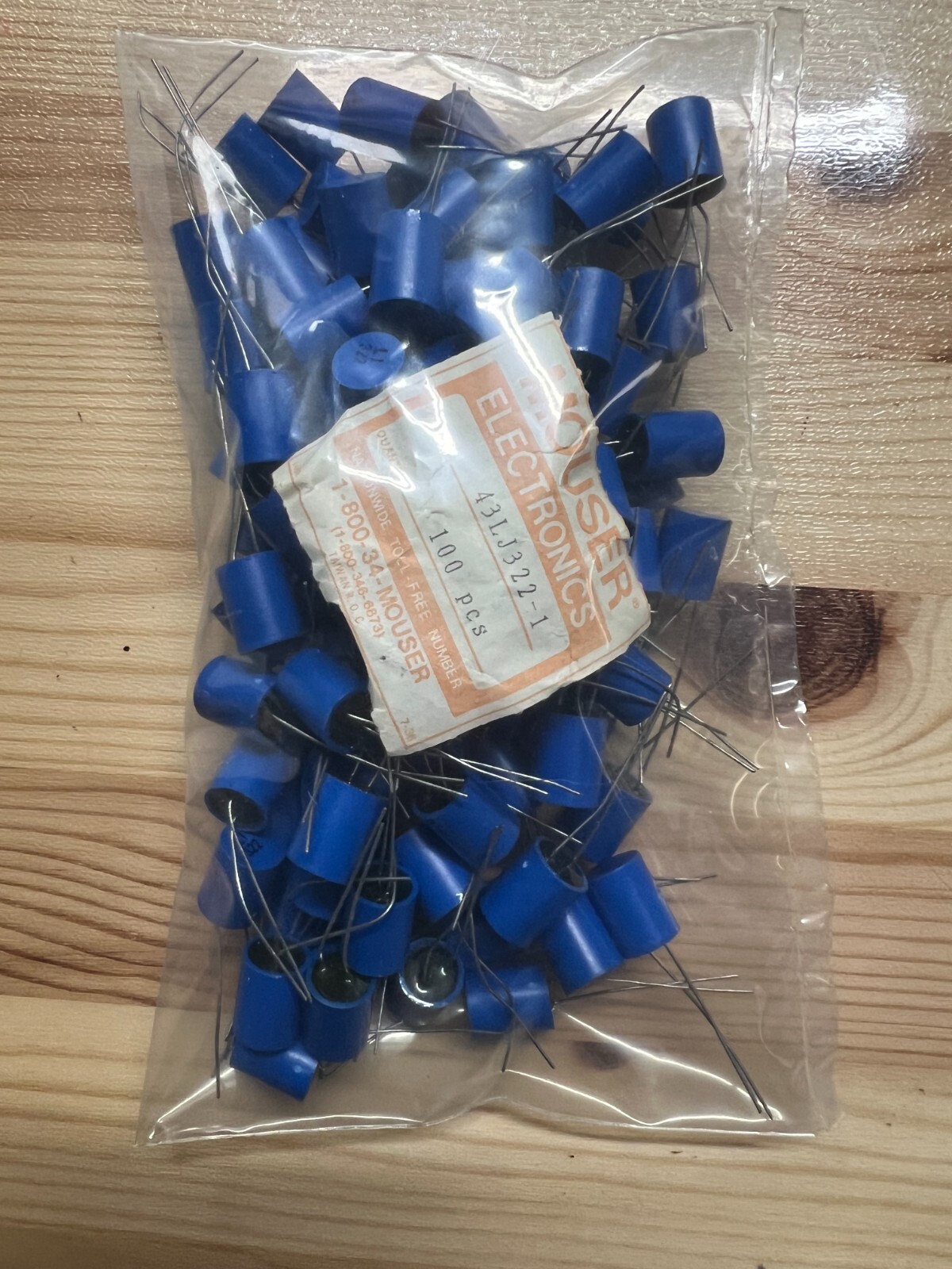 100pcs/Bag Xicon RF Inductors – Leaded RF CHOKE 22 MHY