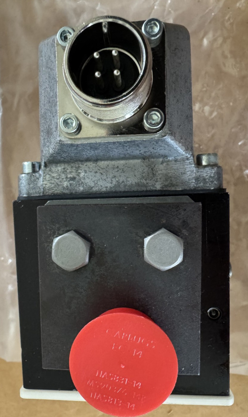 Moog 631F172F P60F0FM4VBR Servo Valve USA NextDay Air Available with Test Report