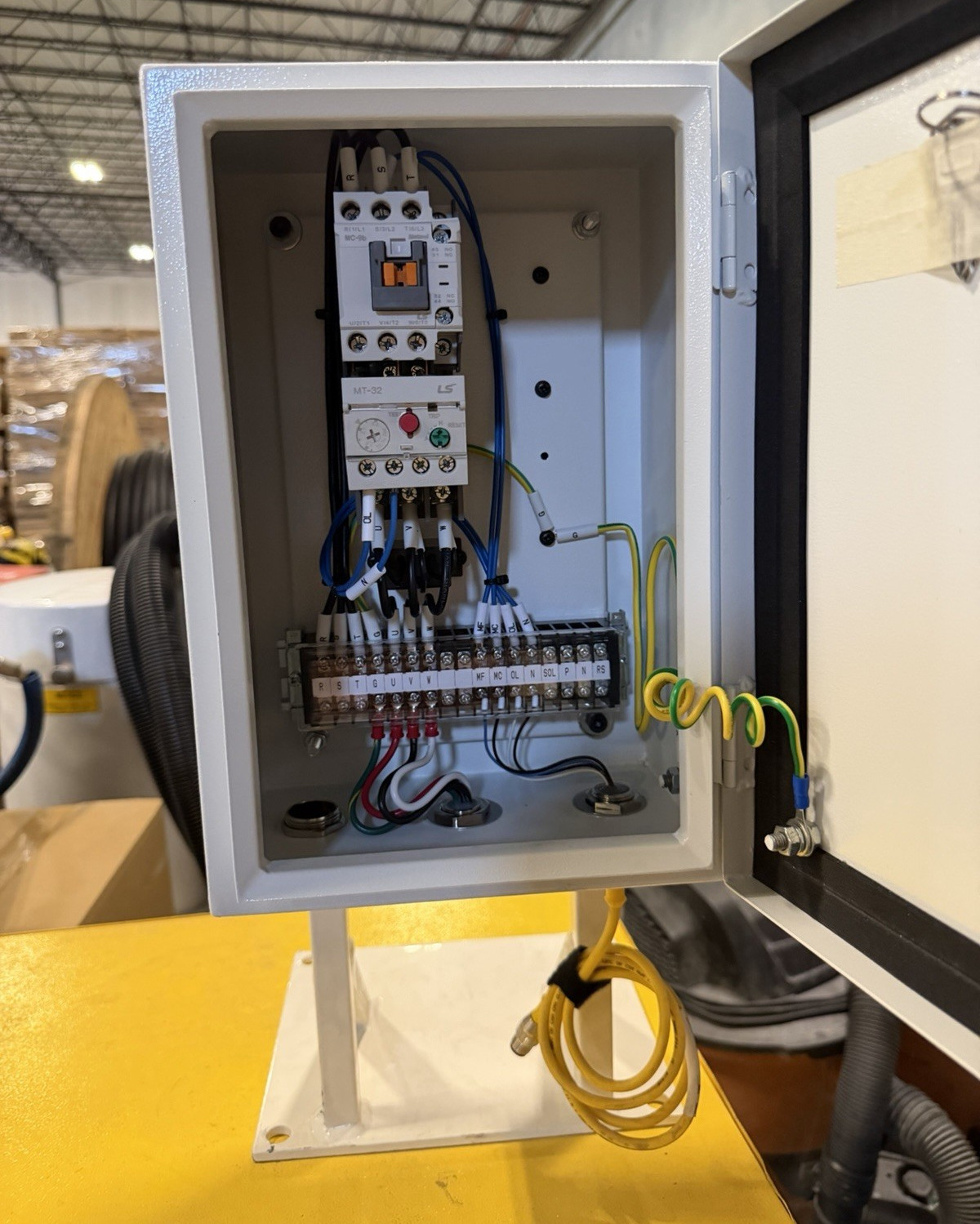 Kyok Uton Metal Lockable Control Enclosure Cabinet Gray KPS-101D-400