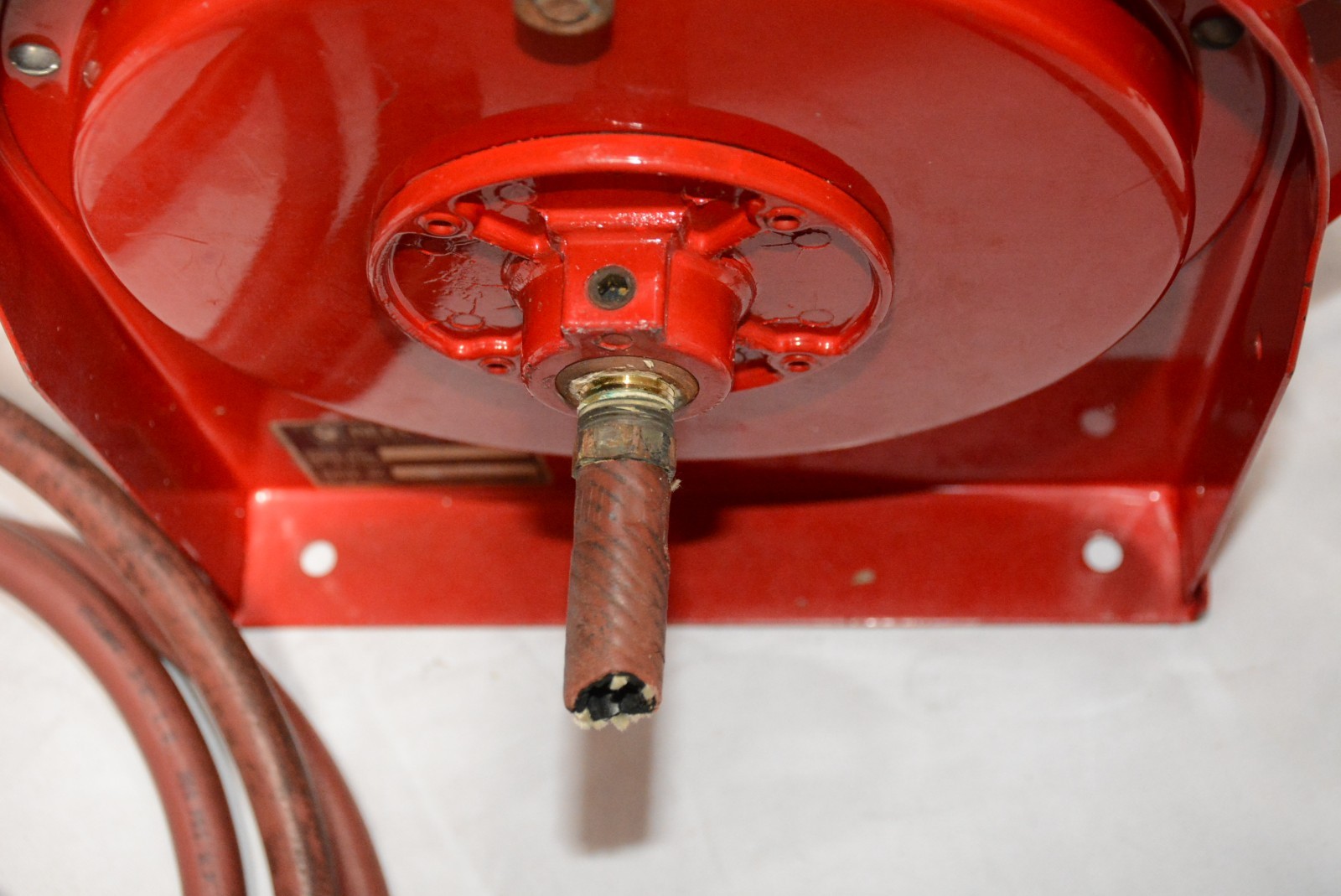 Reelcraft 159663 Hose Reel – Red WITH 25 FEET HOSE (READ DESCRIPTION)