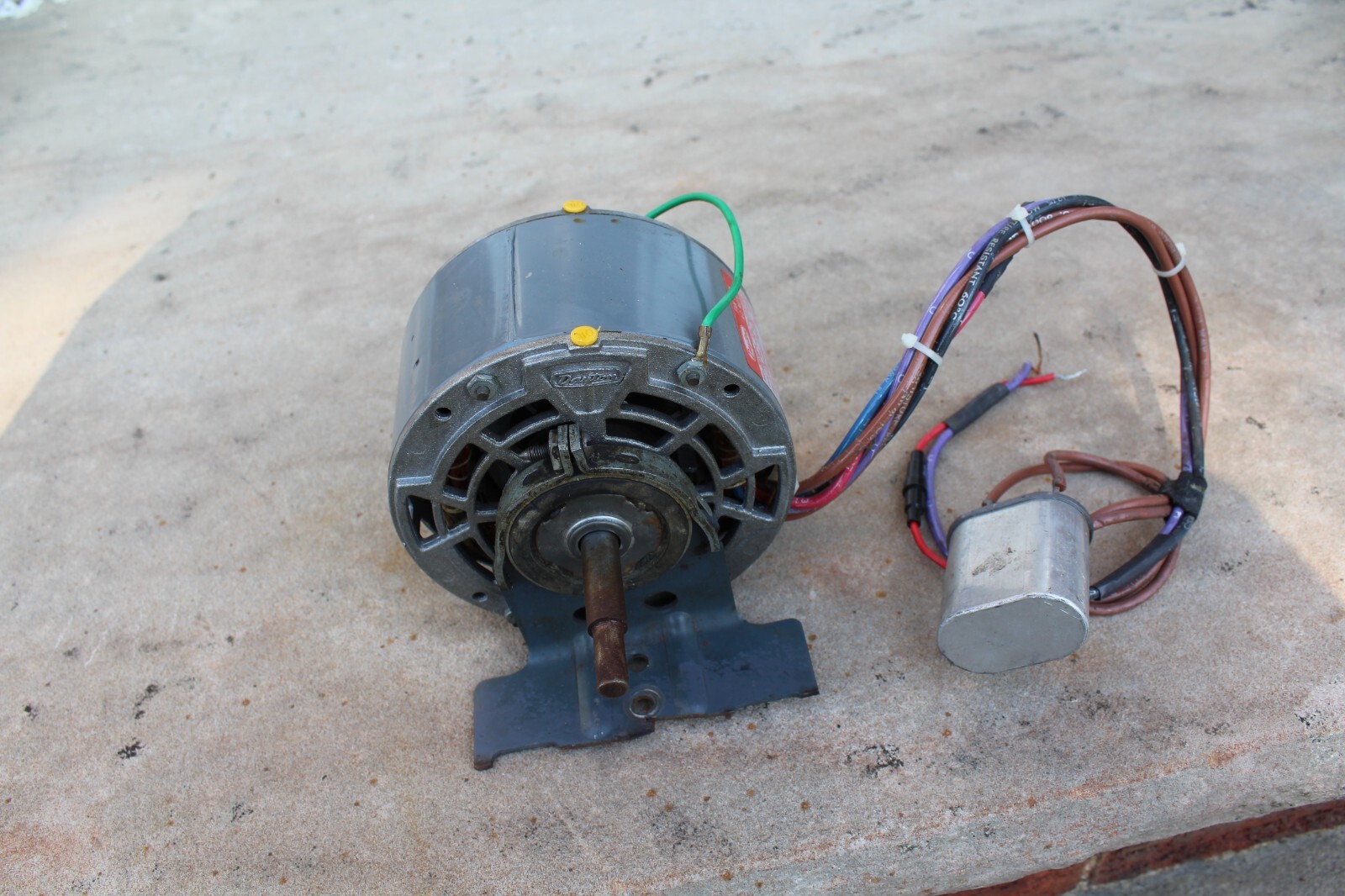 Dayton Fan Duty AC Motor Model 3M134A, 1/15 HP, 1075 RPM, 3 speed, 1PH, 115 Volt