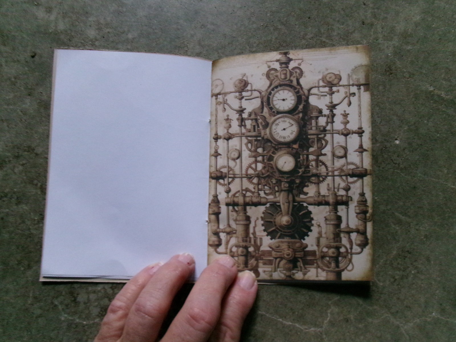 JUNK JOURNAL APPROX. 36 PAGES SIZE APPROX. 4″ X 6″ LOTS OF JOURNALING PLACES Q