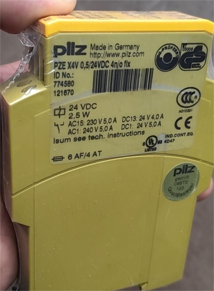 Brand new Pilz Safety Relay Module 774580 expedited express
