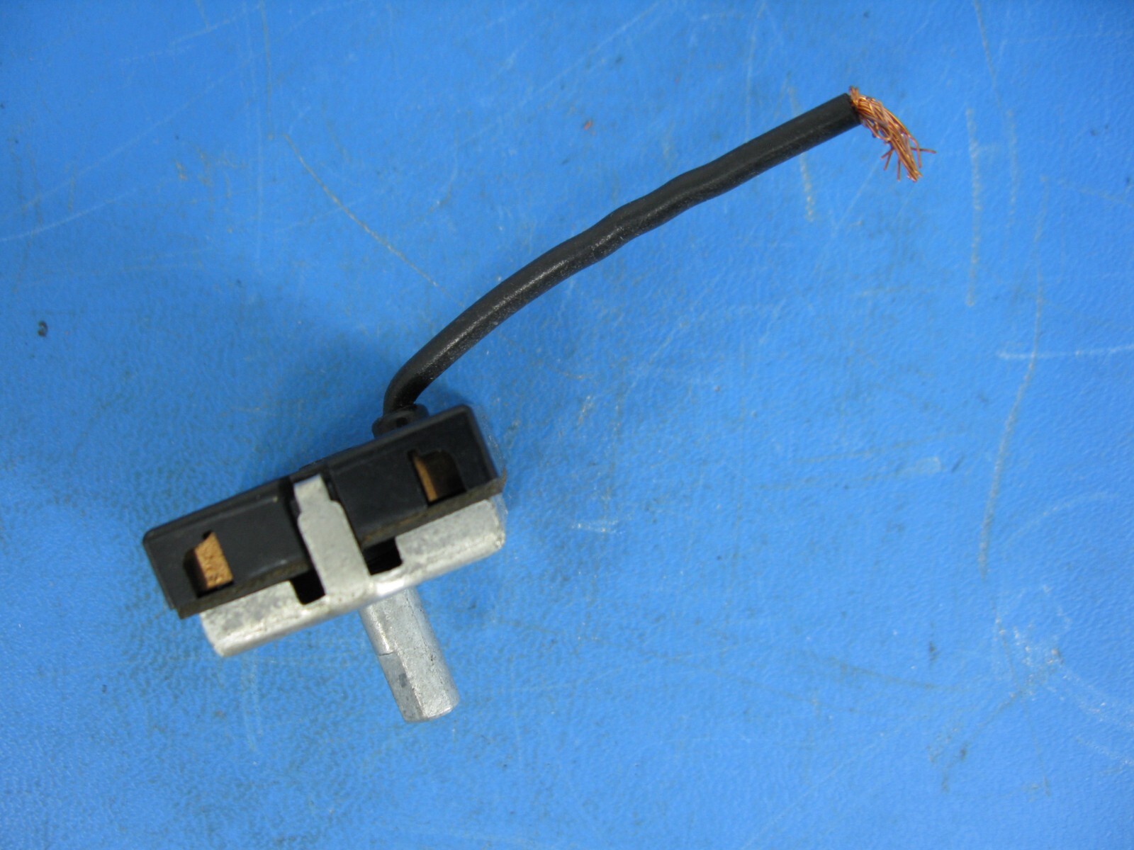 (1) *NEW* TOWER 13627 5 POSITION 1/10HP 120VAC 3A 240VAC 12A 120VAC 6A 120VAC