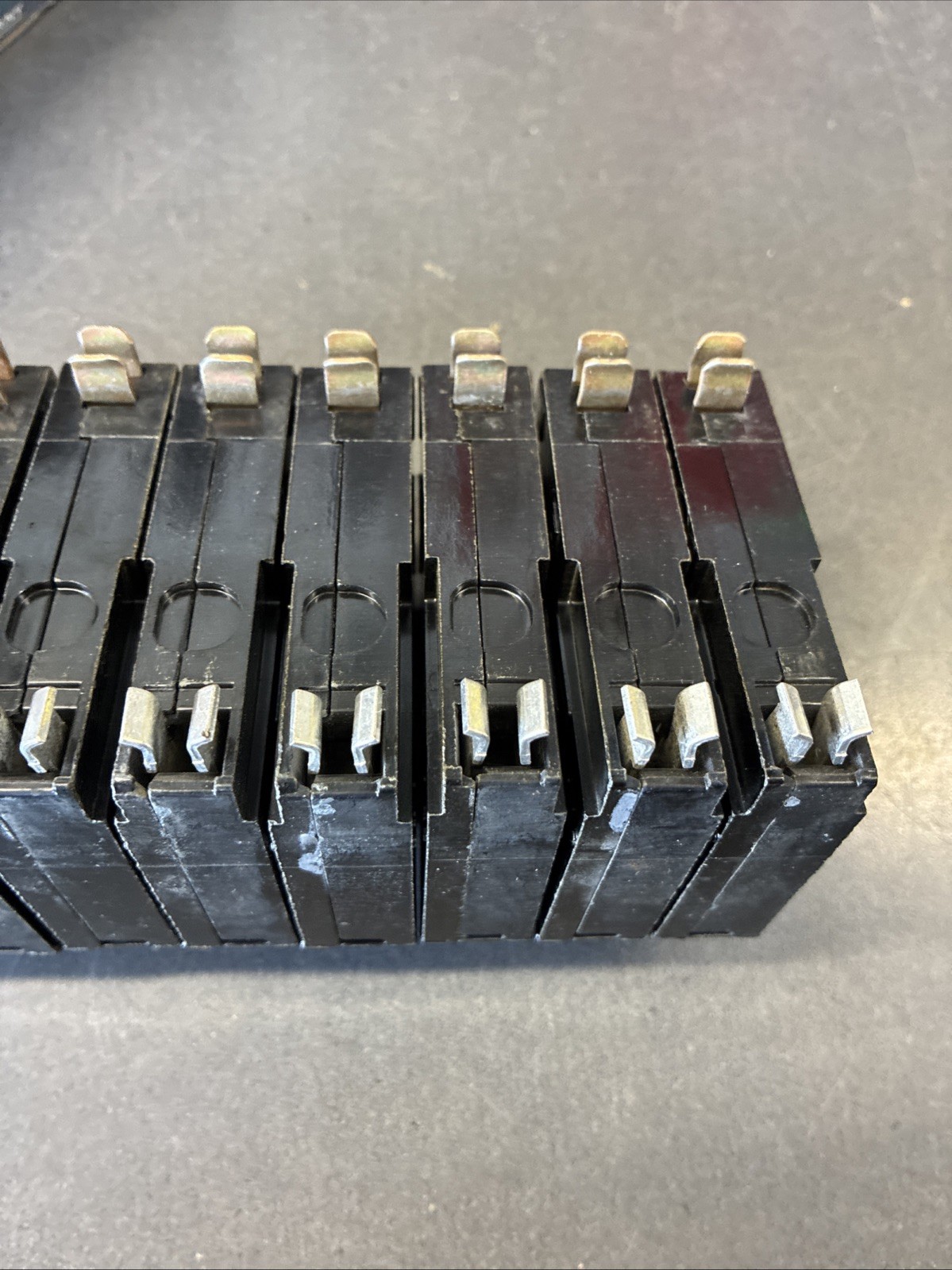 Lot Of 10 Square D QO 120 Circuit Breakers 120 / 240 Vac 20 Amp Single Pole