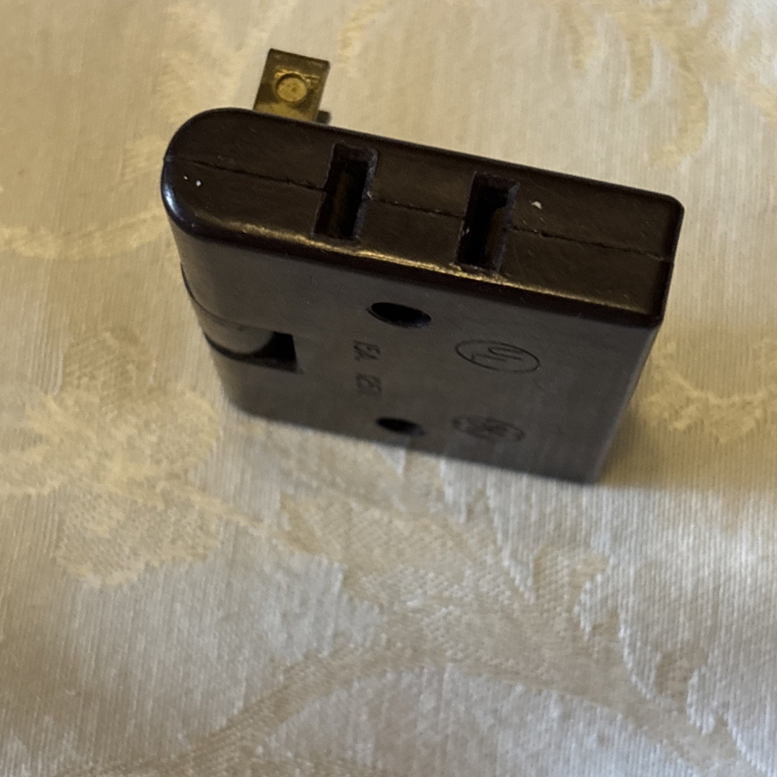 General Electric 3 Outlet Wall Hugger Plug Adapter Brown Vintage US.