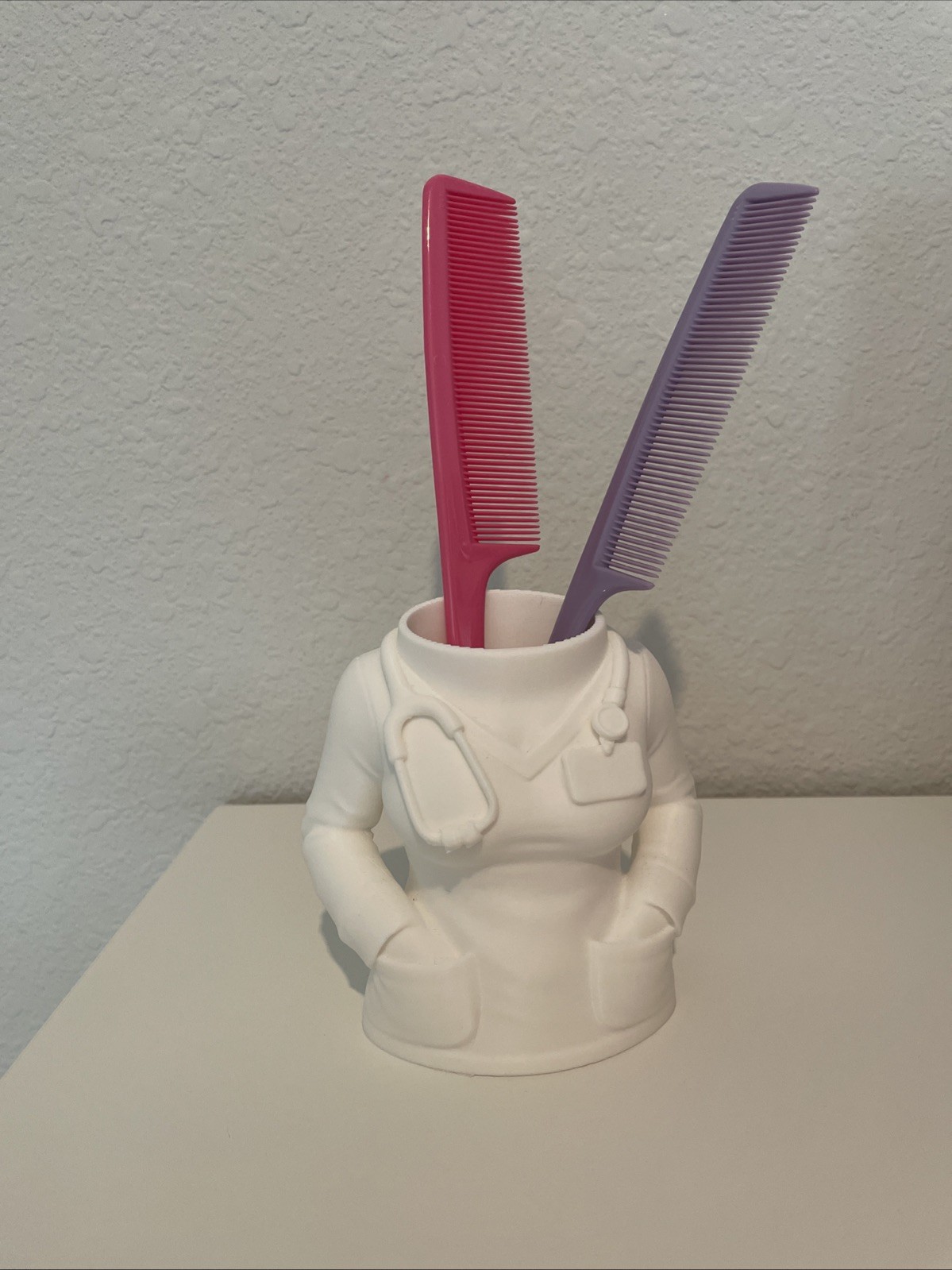 Pen stand, comb, pencil stand, brush stand, white medical jacket