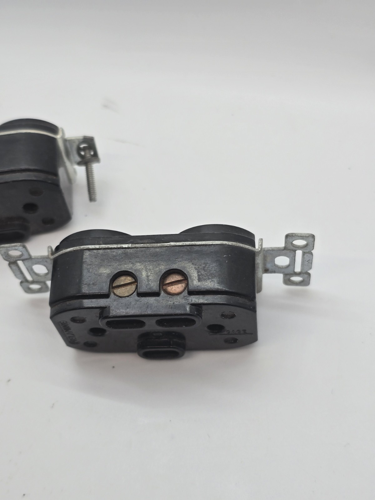 BRYANT 4700 Locking Nema L5-15 Duplex Receptale Black Back Wired 15A 125V 2pk