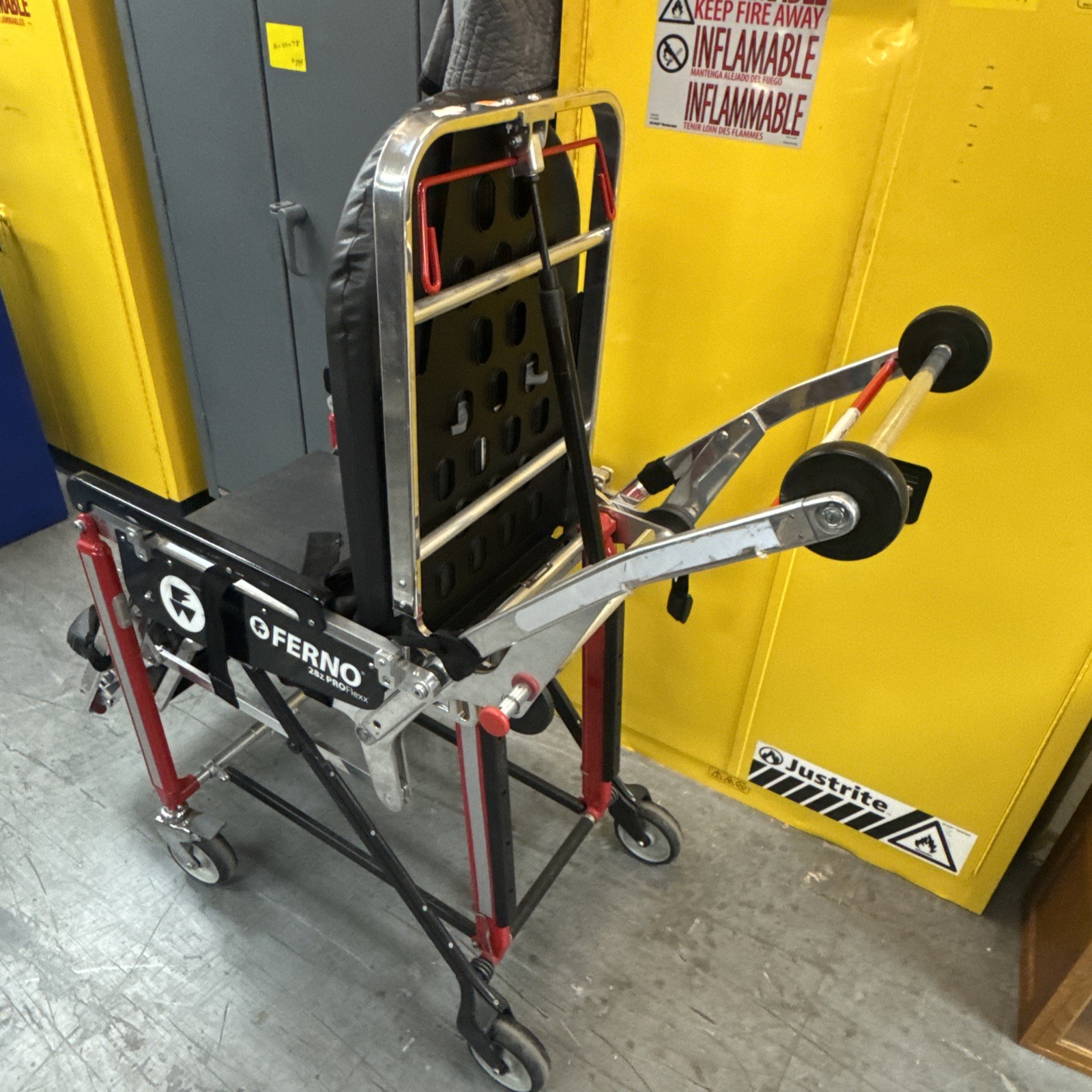 FERNO 28Z PRO FLEXX AMBULANCE STRETCHER W/MATTRESS