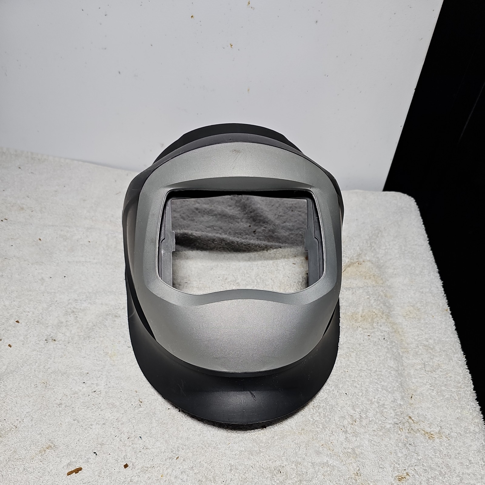 3M Speedglass shell only / no glass , head gear /or weld lenses included.
