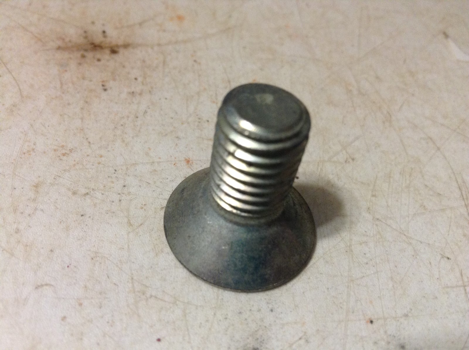 5669 – A New Screw (M10) For The Cutter Bar On A Mortl T4, T5, T6 Disc Mowers