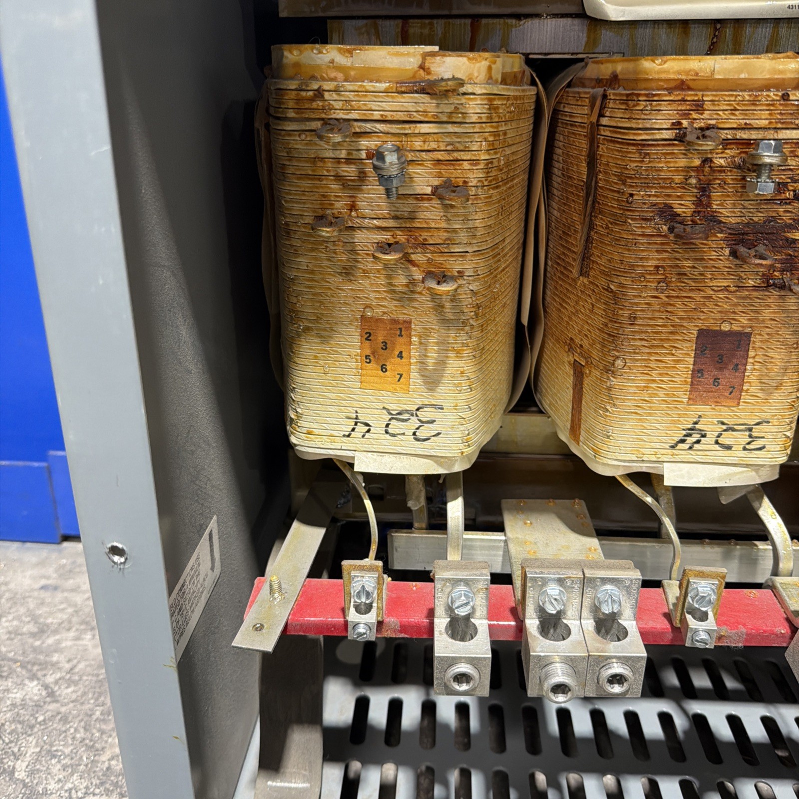 Square D 30kVA 480V Transformer 3PH 60HZ 208Y/120V 30T3HFISNLP 🟦
