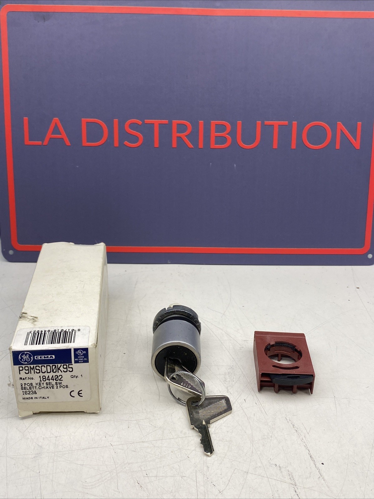 NEW General Electric P9MSCD0K95 Cema 2-Position Keyed Selector Switch 22-12AWG