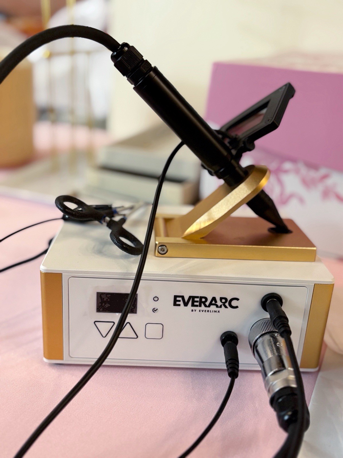 Jewelry soldering/welding machine (EverArc by Everlinx) with permanent chain