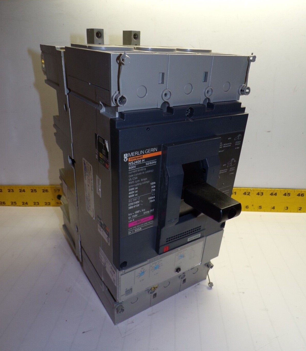 MERLIN GERIN 400 AMP CIRCUIT BREAKER W/ ADAPTER 600 VAC 3 POLE NSJ400 H