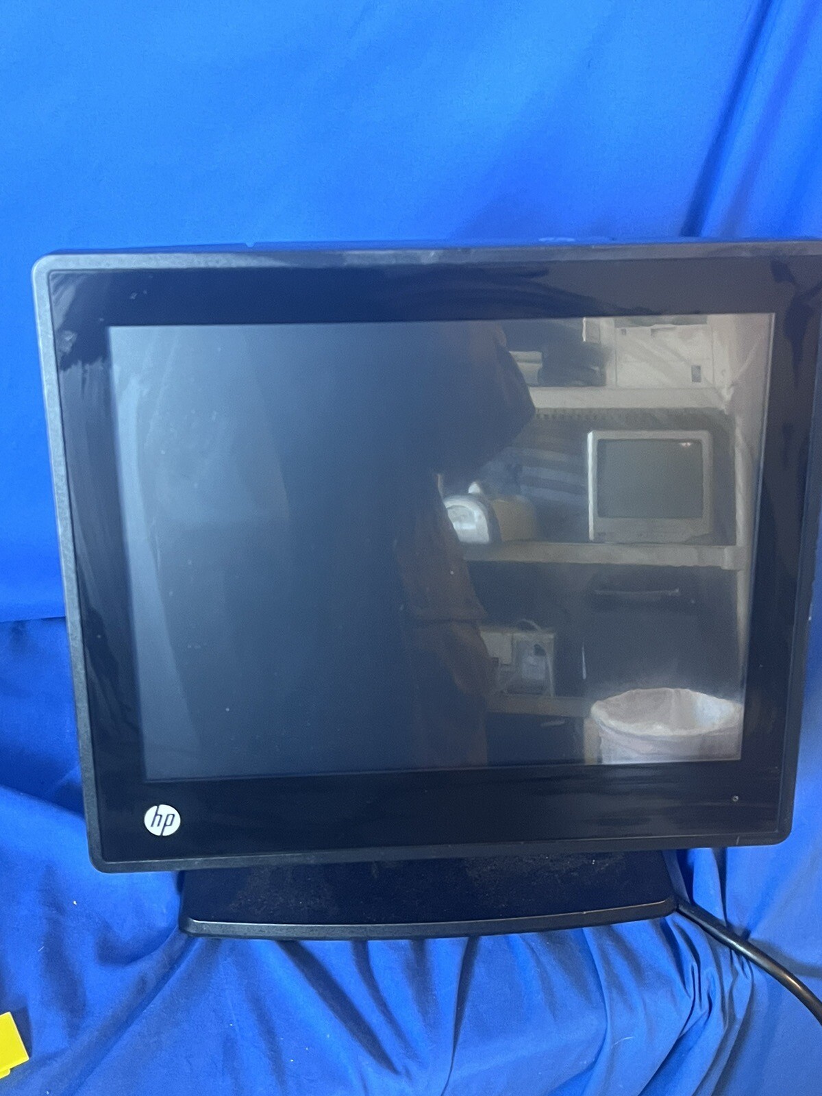 HP RP7 Retail POS System Model 7800 4GB RAM 128GB- No HDD