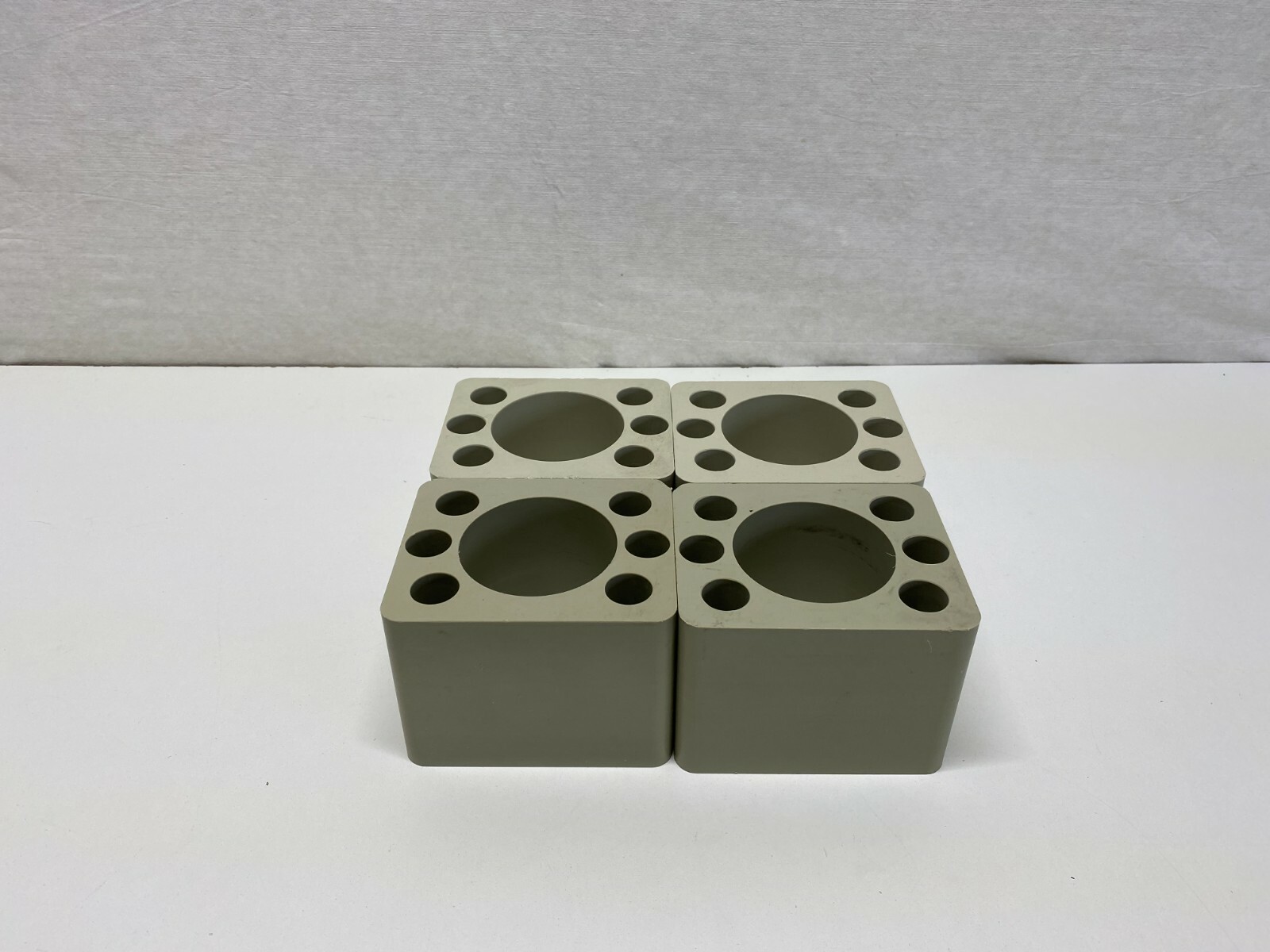 J12: Set of 4 CENTRIFUGE SWING ROTOR BUCKET ADAPTER