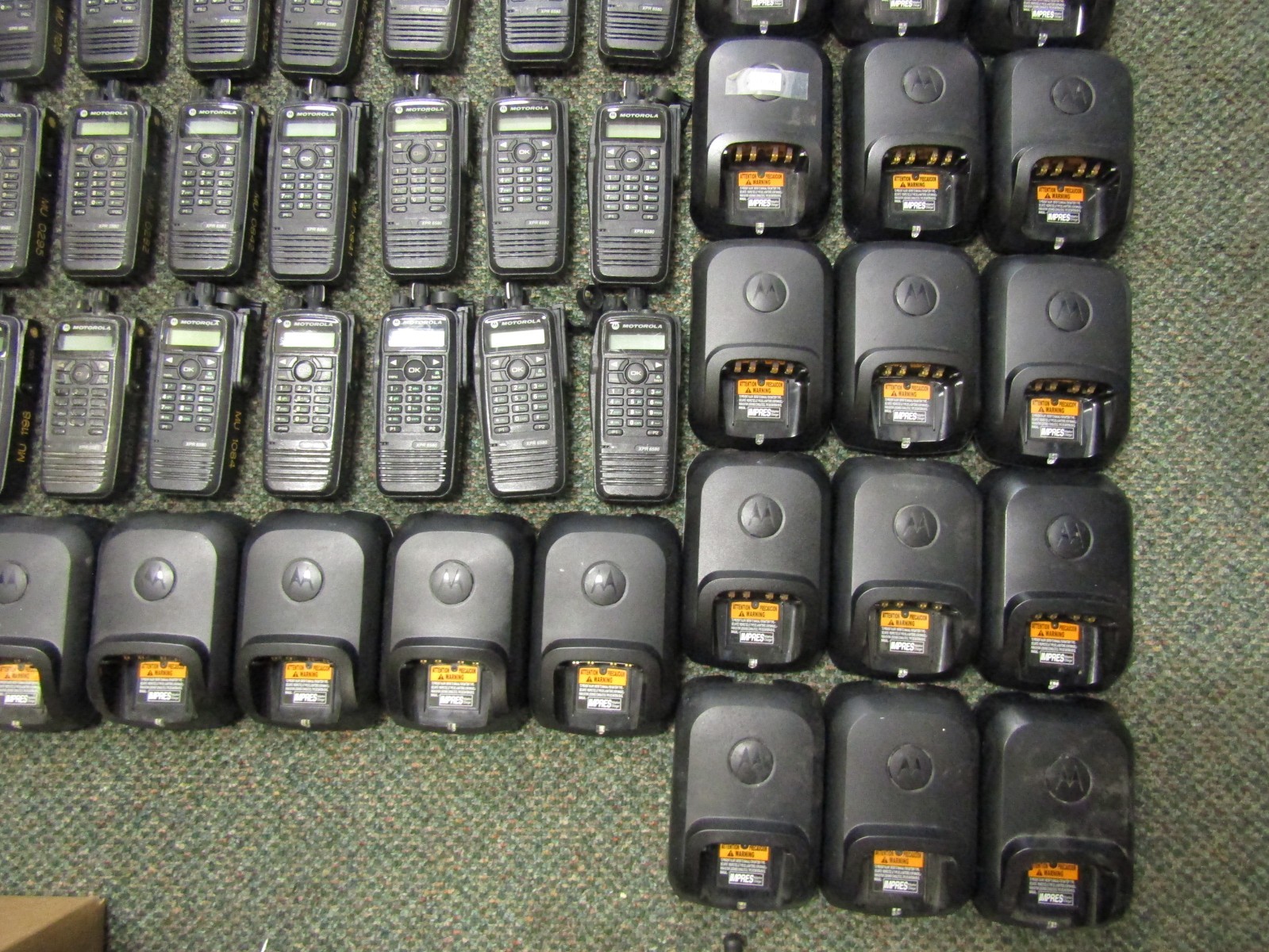 Lot of FIFTY Motorola XPR6580 AAH55UCH9LB1AN 800/900MHz Two Way Radios w Charger