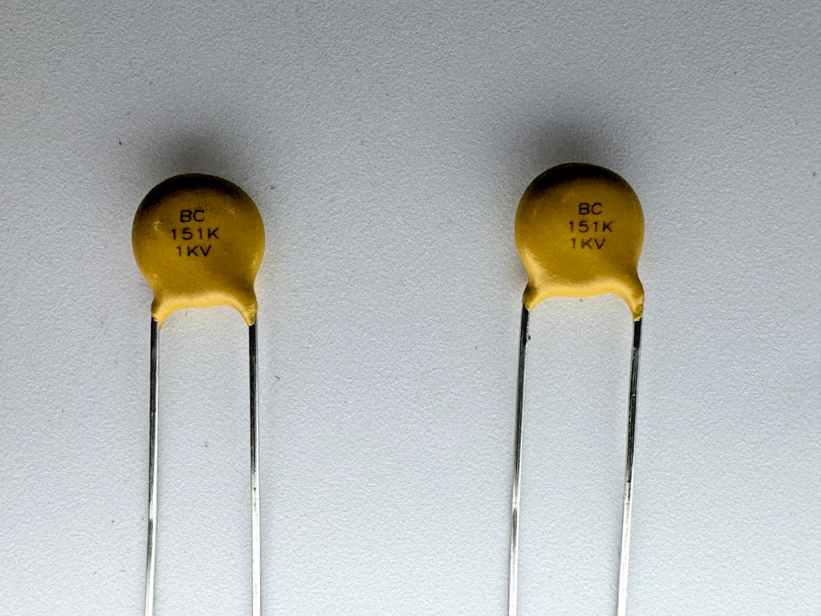 100 PCS S151K33SL0N63L6R Vishay 150 pF ±10% 1000V 1KV Ceramic Capacitor Class 1