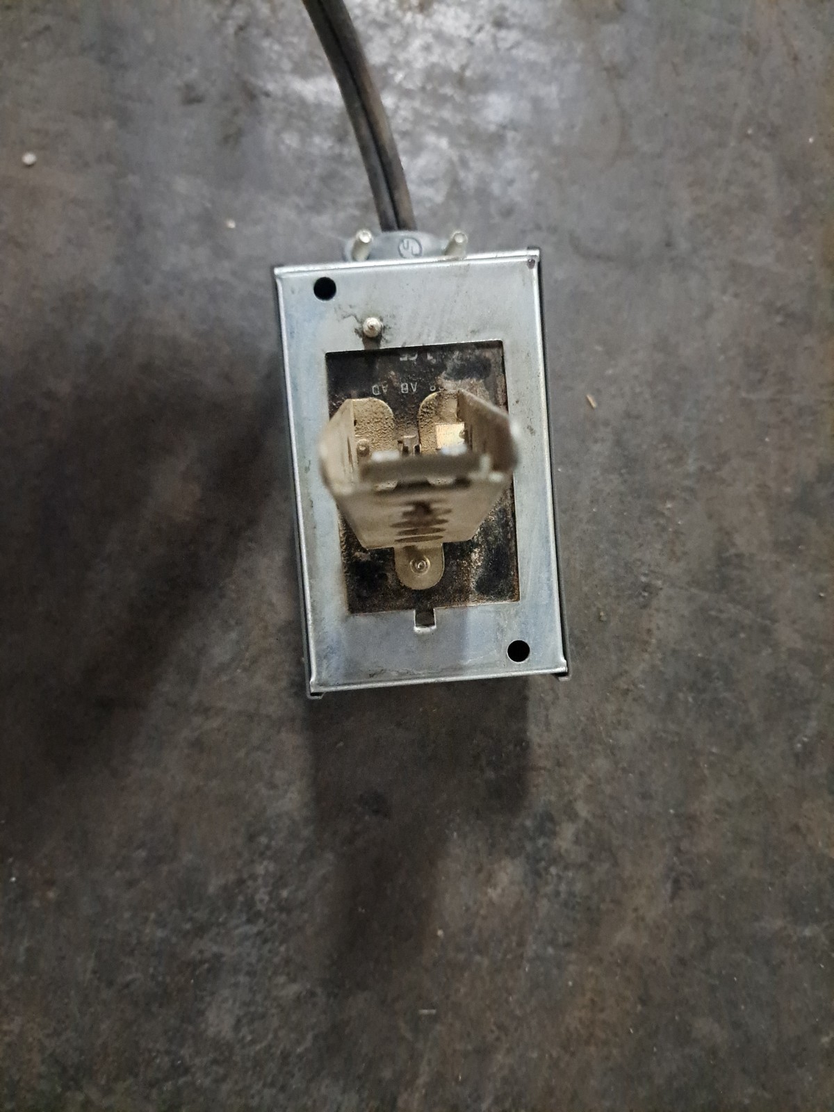 L4068E1005 Honeywell Fan Control, 80° To 120° Adjustable Range Auto or Manual