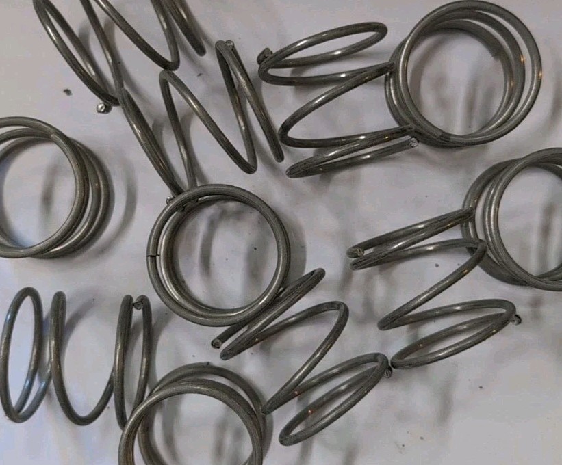 (LOT OF 10) COMPRESSION SPRINGS 1 1/4 Inch. Medium Duty. New in Open Box