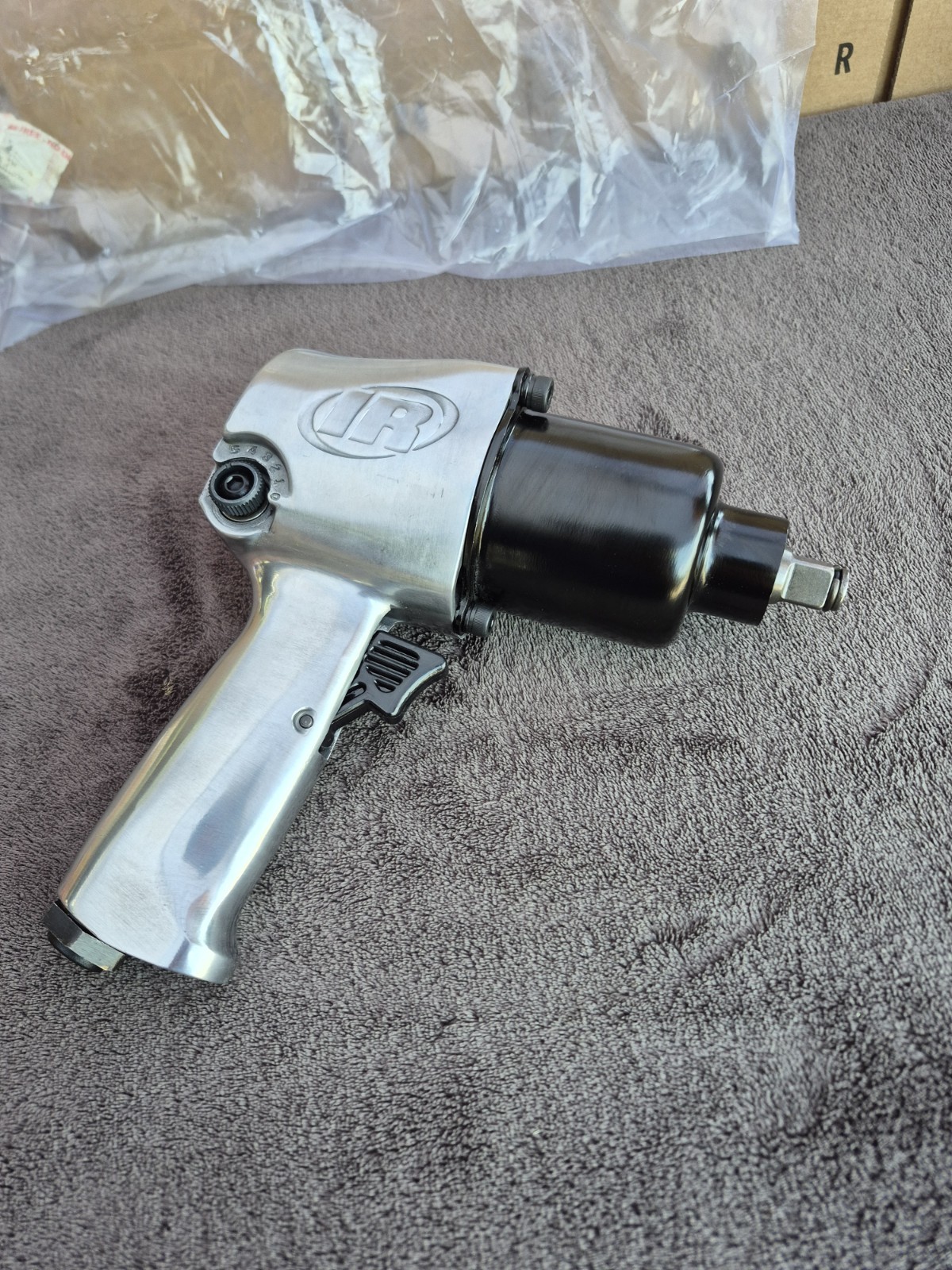 Ingersoll Rand #231C 1/2″ Super Duty Air Impact Wrench 600 ft-lb Torque