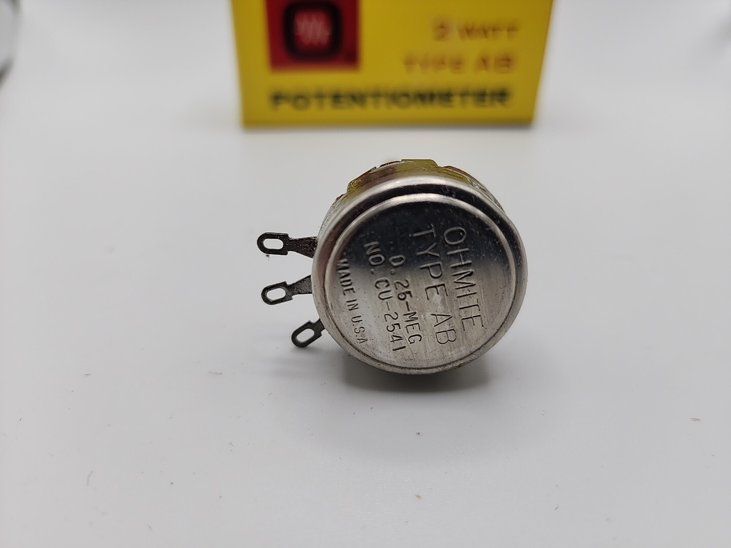 Ohmite 2 Watt Type AB Rotary Potentiometer 250,000 Ohm CU-2541 NOS