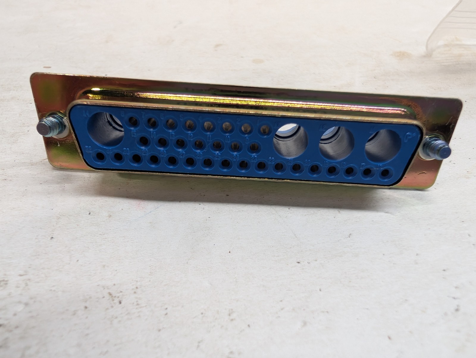 Positronic CBC36W4F1200E0 Female Combo-D 36W4 D-Sub Connector 36 Pin Housing NOS