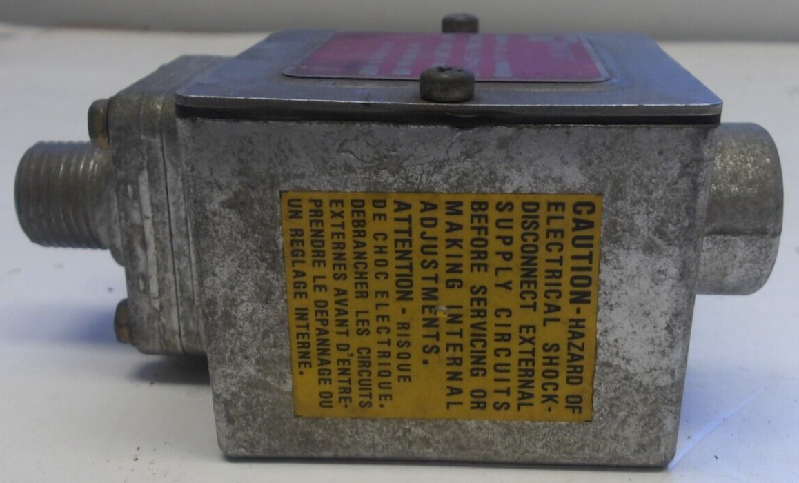 BARKSDALE P/N: E1HH90P6 PRESSURE SWITCH 10A @ 125/250 VAC