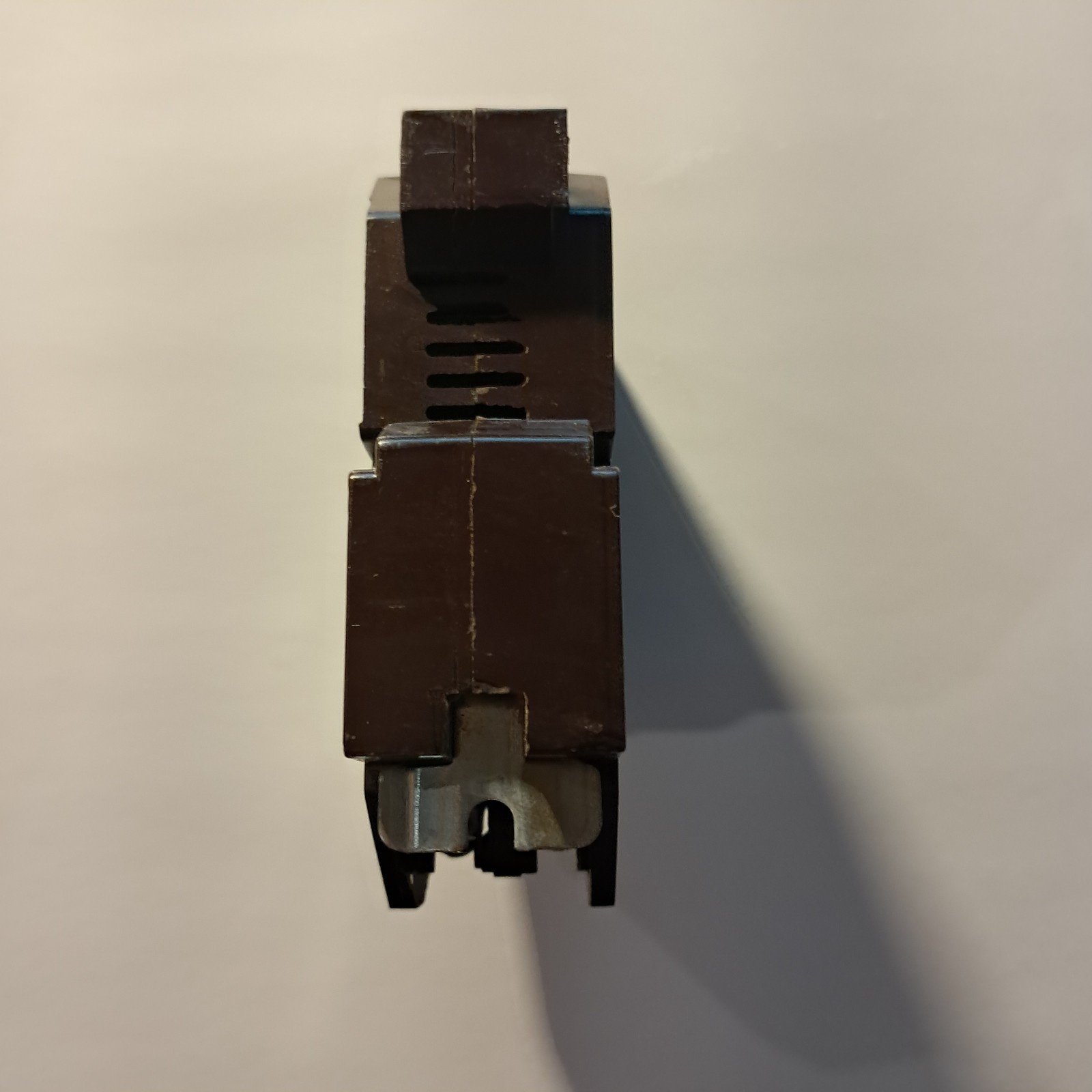 WADSWORTH B1515 TWIN TANDEM CIRCUIT BREAKER 15/15 AMP METAL FOOT CLIPS